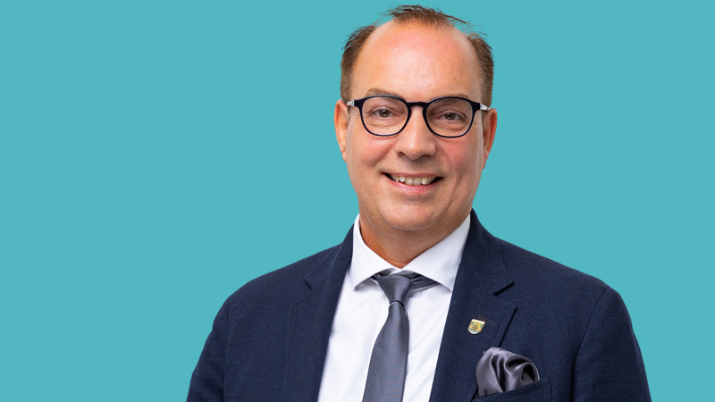 Dr. Sascha Dewender
